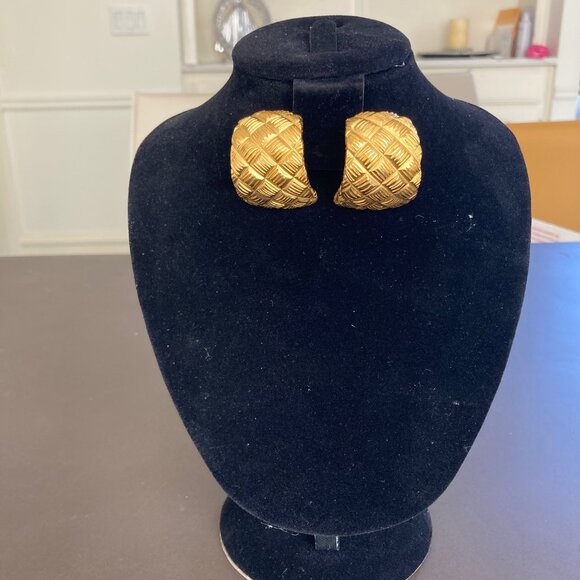 Anne Klein Gold Tone Basket Weave Clip On Earrings Vintage 1980s Chunky Gorgeous - Picture 8 of 13
